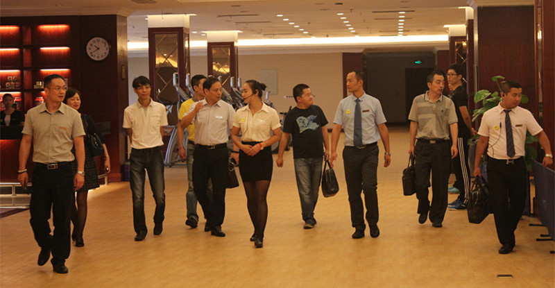 热烈欢迎上海农工商地产周总一行到黄金时代健身参观考察