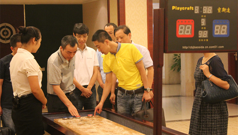 热烈欢迎上海农工商地产周总一行到黄金时代健身参观考察