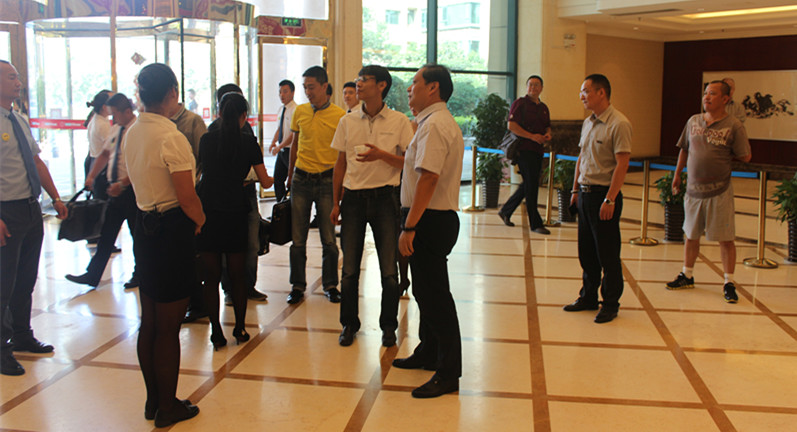 热烈欢迎上海农工商地产周总一行到黄金时代健身参观考察