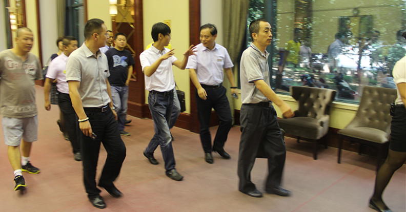 热烈欢迎上海农工商地产周总一行到黄金时代健身参观考察