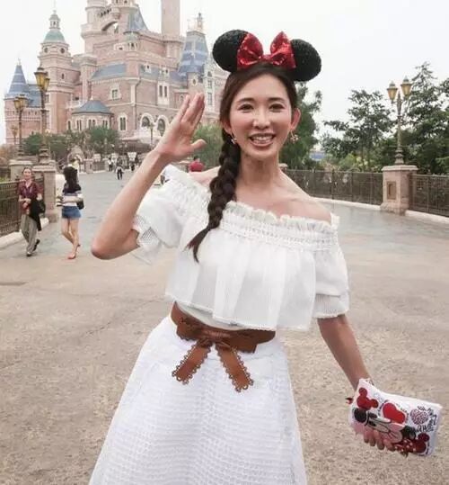 杨幂情商高,刘嘉玲秒杀杨幂,但也服你何炅,比何炅还厉害的是他.