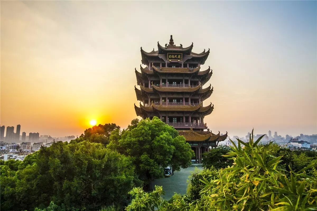 我要留在武汉,因为这里有矗立千年的黄鹤楼