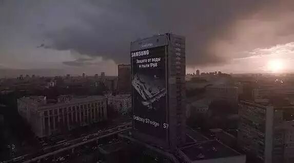 城里的人真会玩 LED显示屏做成这样简直逆天了！