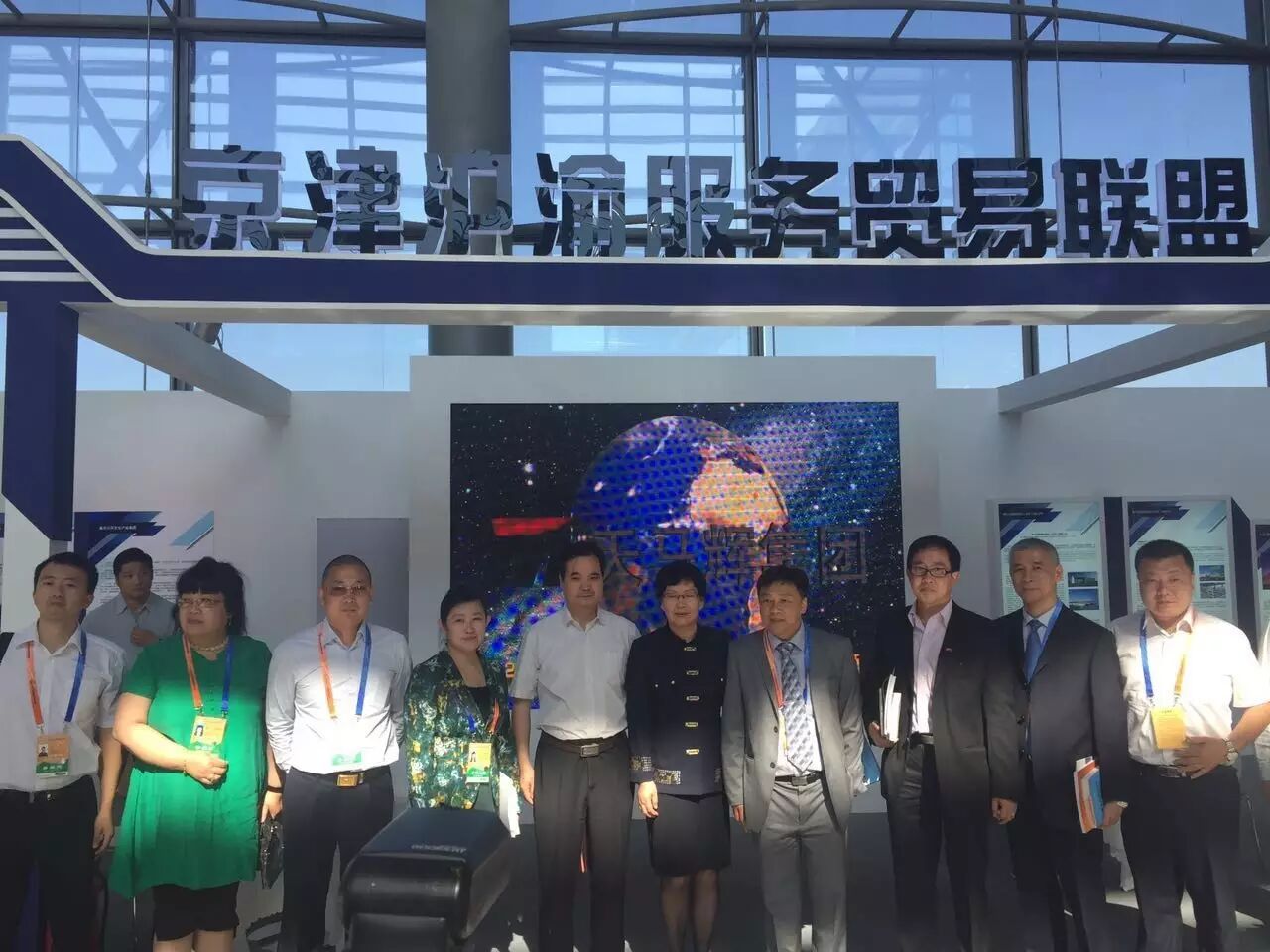 国内首块LED裸眼3D面板电视亮相2016第四届京交会