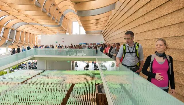 商用价值导向转变 LED显示屏“改头换面”凸显艺术范