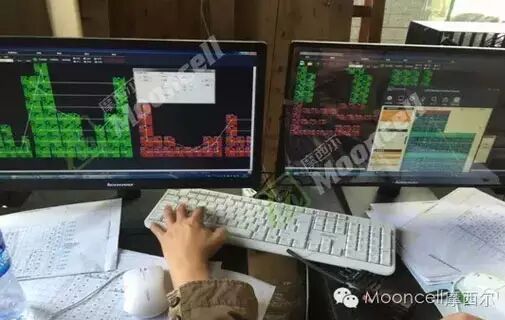 史上最大水晶屏由摩西尔魔方软件调试