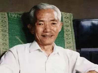 丁凤山,扬州西门人,丁凤山自幼随父习武,后因伤幸遇清宫御医李鉴臣以