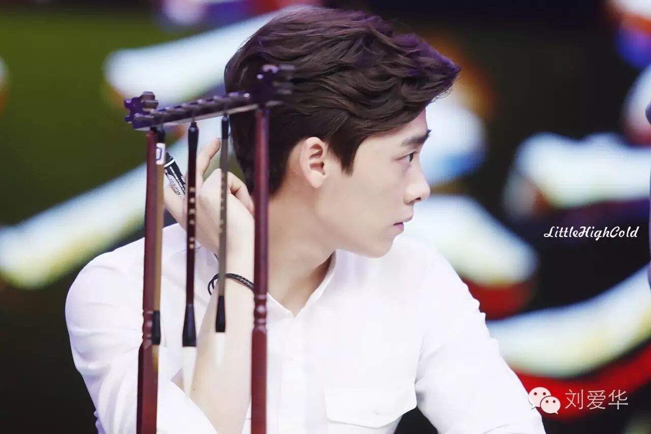 鼻血唰唰地流!李易峰舔屏禁欲CUT