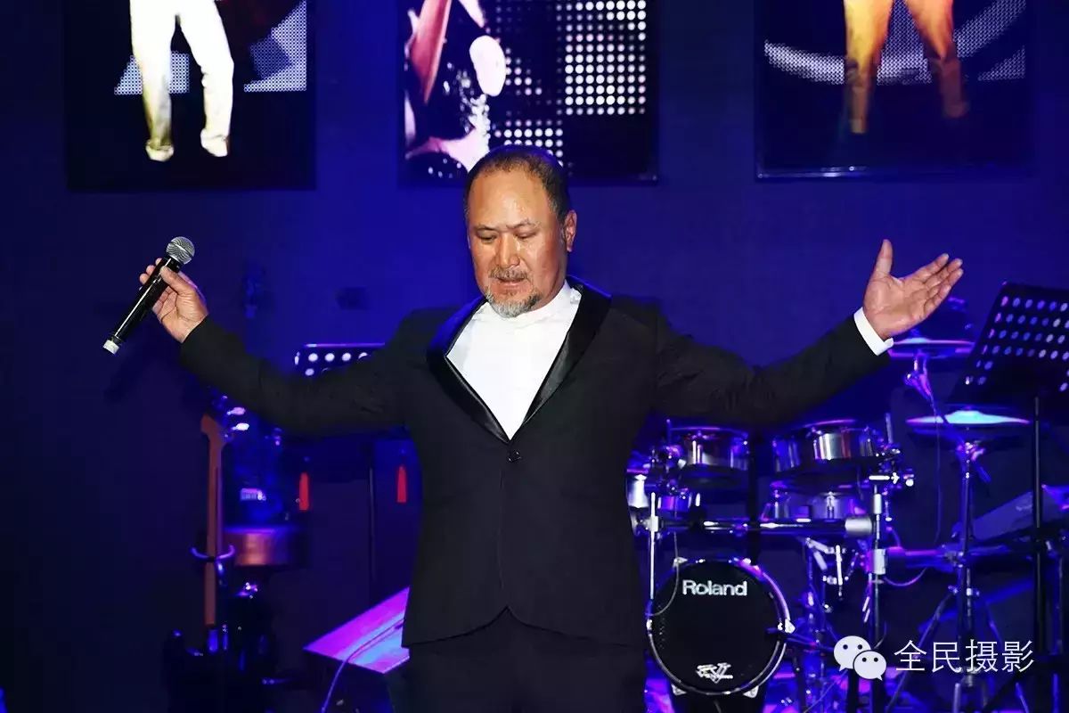 好男人张镐哲空降乐道酒吧,一曲《好男人》唱响,多少人...