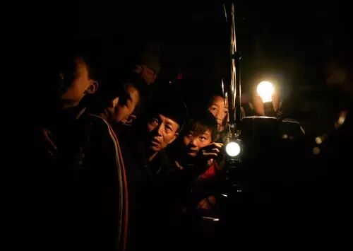 老农村电影美女剪长发_古董 农村老衣服_农村老电影