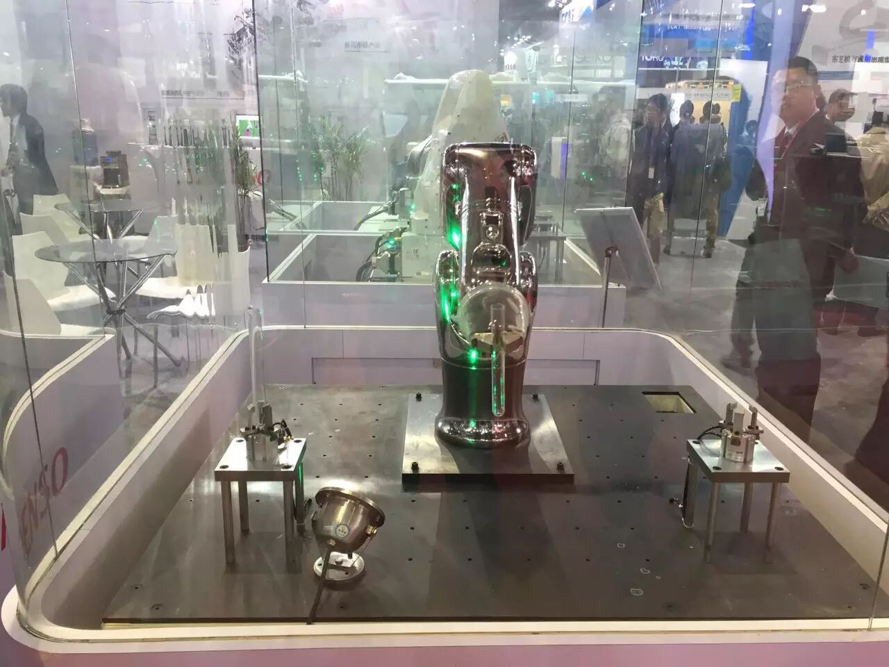直擊上海工博會，機器人亂入迷人眼的圖8