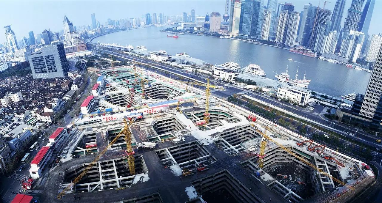 2010年2月,外滩8-1地块以92亿元成为当年上海总价地王,但地王争夺战却