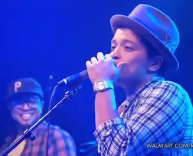 帅炸了!Bruno Mars 现场演唱《Just the way you are》