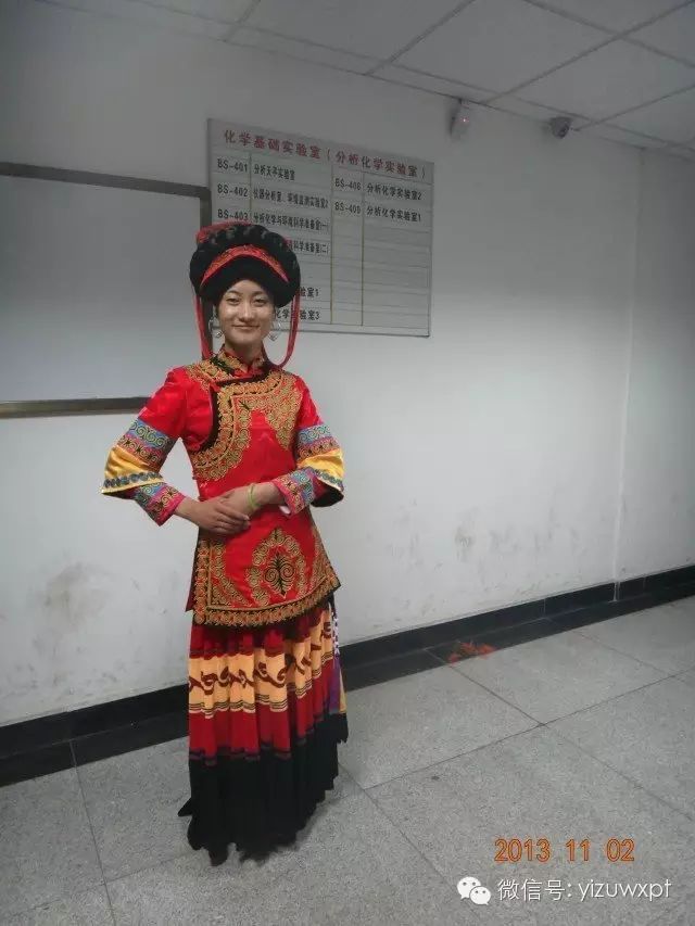 彝家女孩对阿达阿嫫的思念泛滥成灾