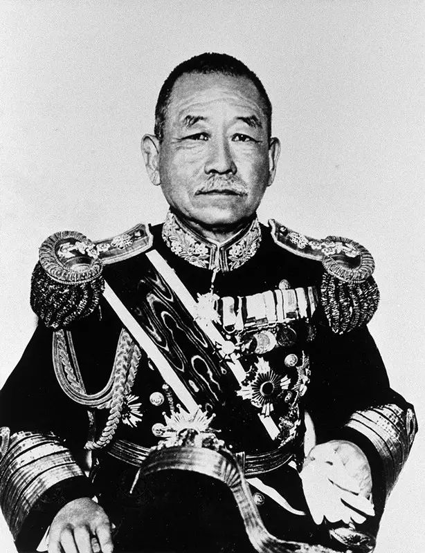 负责刺杀侍从长铃木贯太郎的安藤辉三一伙则没有这么顺利,他们在官邸