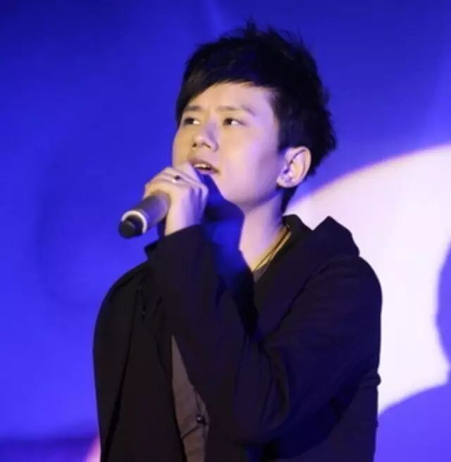 张杰《很奇怪我爱你》