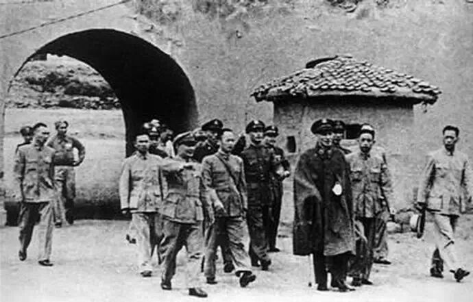 Image result for 一万共军俘虏”和缴获的武器弹药