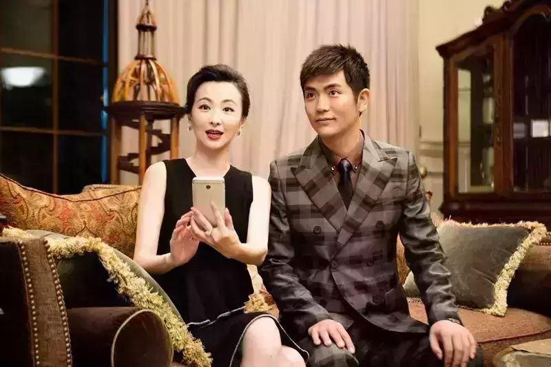 她和张晓龙是同龄人,却要在一部剧中演一对母子!