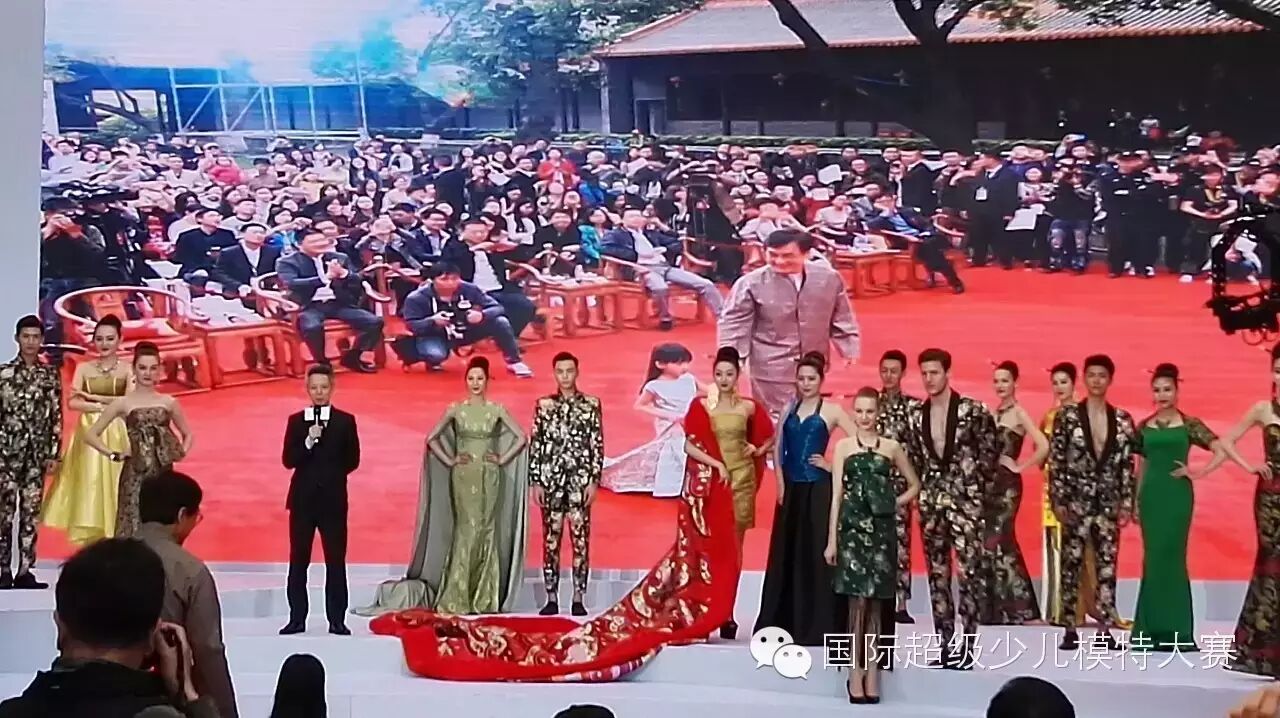 国际巨星成龙——携国际超级少儿模特——小癸,参加泰禾...