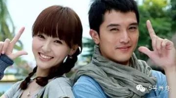 唐嫣罗晋恋情曝光,情侣鞋+片场牵手
