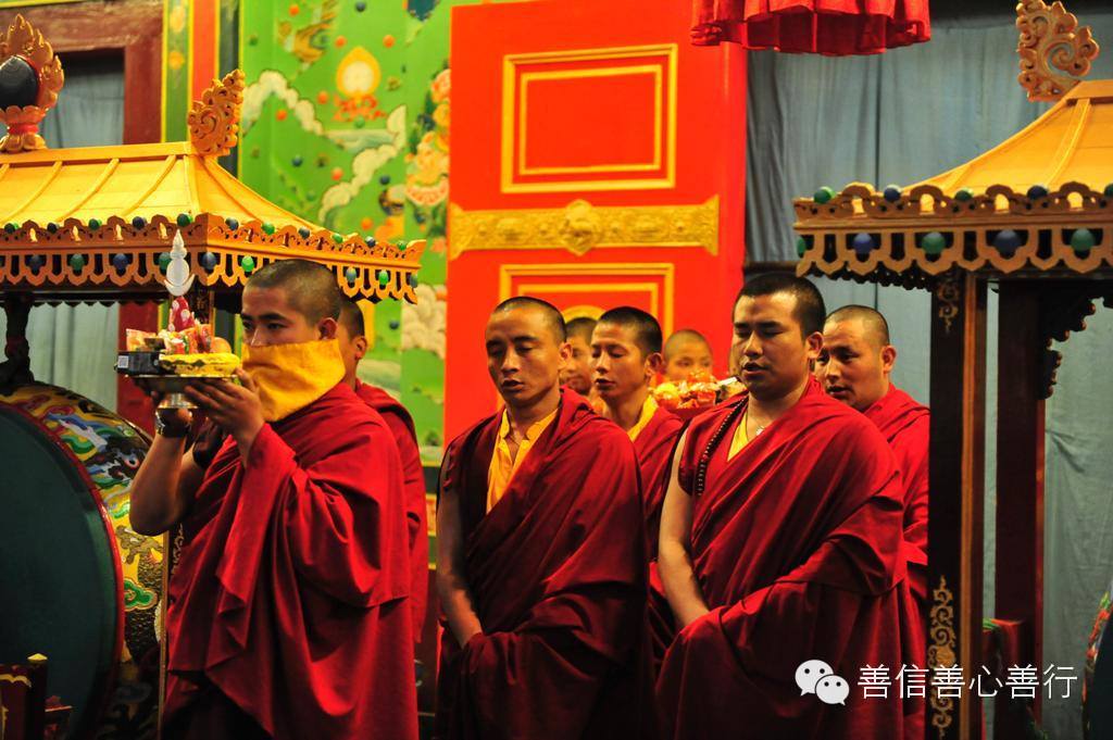 嘉察仁波切(橙宝冠法王)在噶玛吉祥寺主持2014马哈噶啦法会