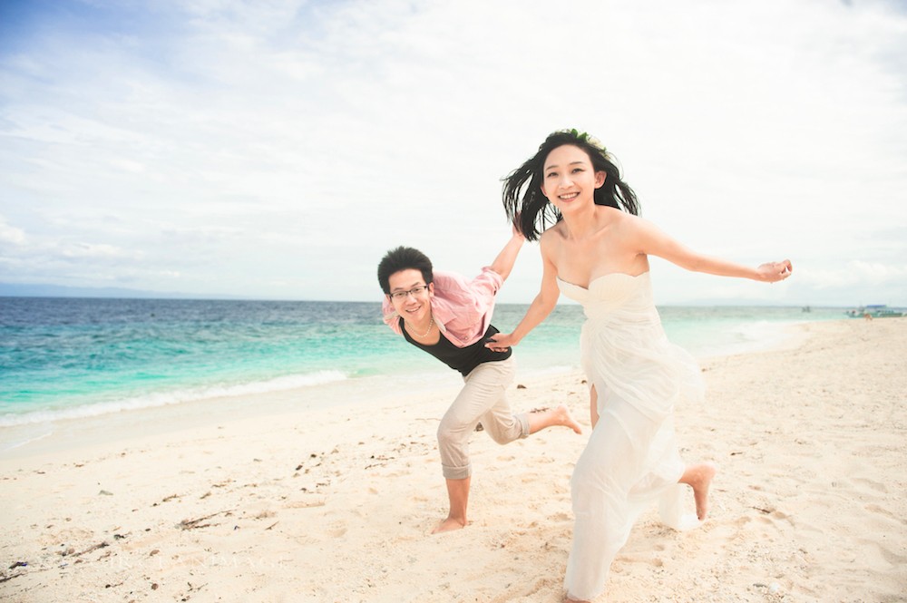 没有摄影师？教你如何自拍婚纱照～