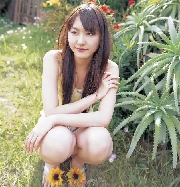 女生蹲下没教养?NO!看看范冰冰杨幂等女明星们是怎么...