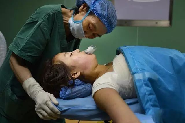 摄影师实拍:合肥女孩隆胸手术全程记录