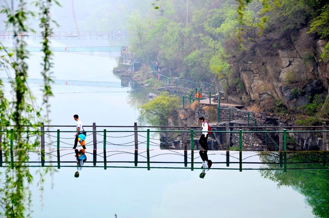 八里沟景区迎来郑州大学留学生观光团
