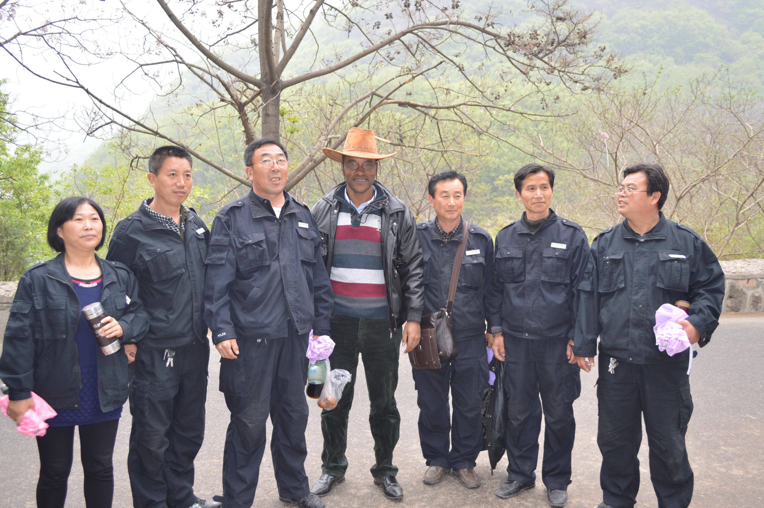 八里沟景区迎来郑州大学留学生观光团