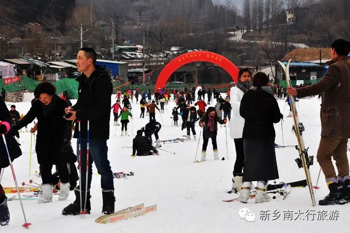 万仙山滑雪火爆进行中……
