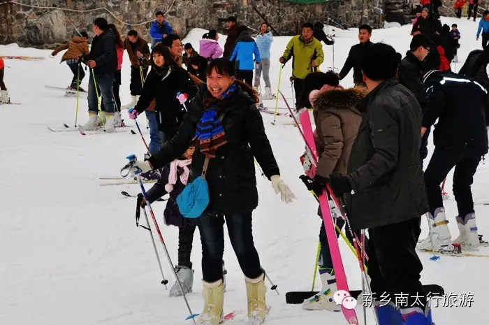 万仙山滑雪火爆进行中……