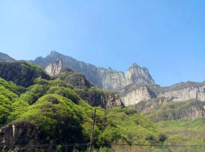 强强联合 八里沟景区迎来“王守义”十三香千人大巴团