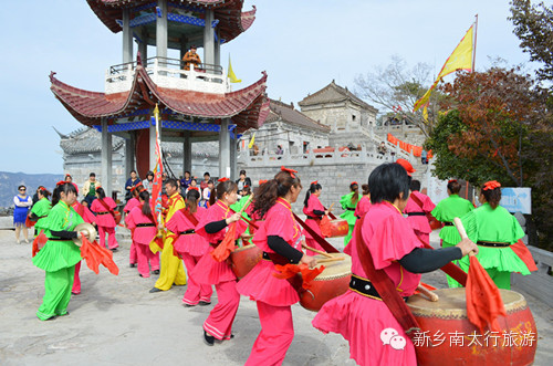 天界山铁顶，无限风光在顶峰