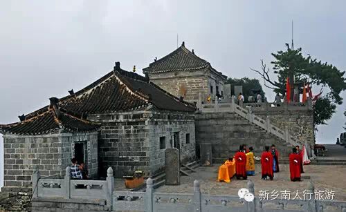 天界山铁顶，无限风光在顶峰