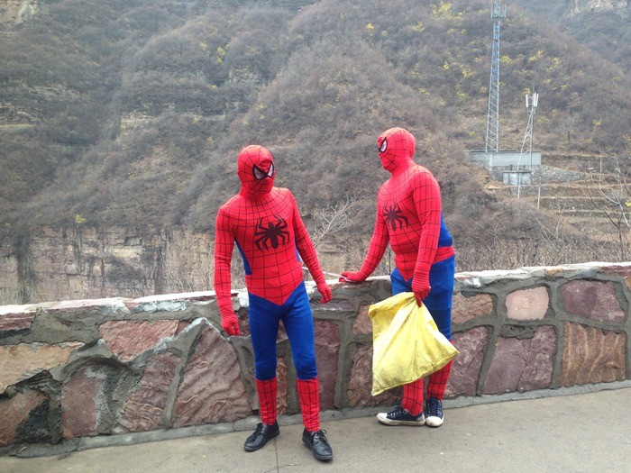 清明小长假 南太行“蜘蛛侠”惹人爱