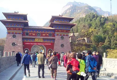 漫坡青黄相间 山风吹面不寒