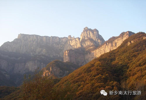 漫坡青黄相间 山风吹面不寒