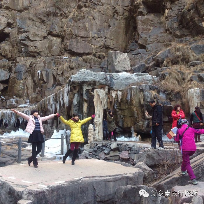 人潮涌动南太行 冰挂祈福喜洋洋