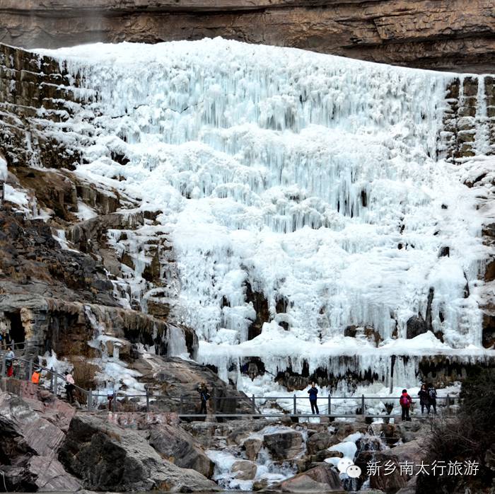 人潮涌动南太行 冰挂祈福喜洋洋
