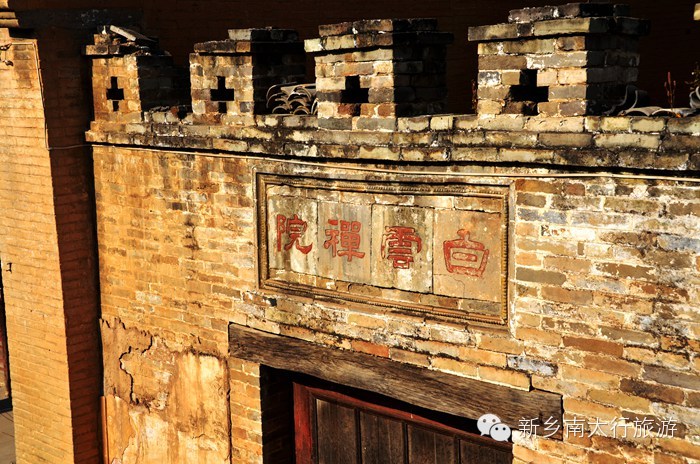 满寺尽带黄金甲