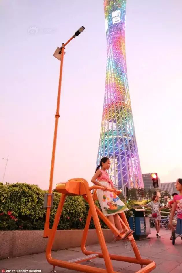 人力发电？环保路灯可照明12个小时！