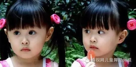 台灣超人氣雙胞胎Sandy&Mandy演繹《小蘋果》 網紅 第3張