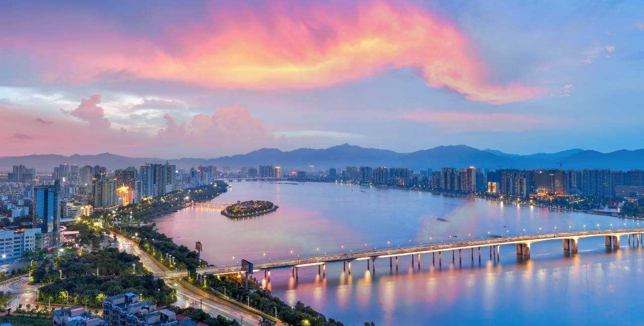 清远又称凤城,位于广东省北部,幅员面积1.