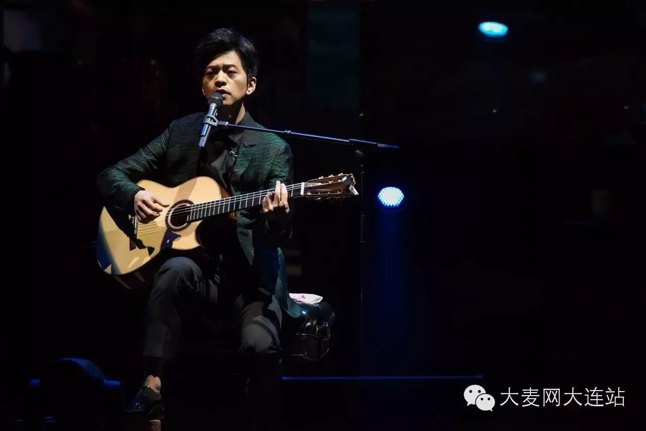 北美“异乡人”共聚纽约林肯中心,歌手李健温暖开唱.