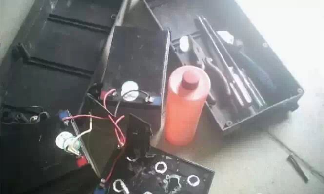 有电动车的请注意:两块钱就能让你的电瓶起死回生!484 / 作者:奇葩处处有 / 帖子ID:112613 有电动车的请注意:两块钱就能让你的电瓶起死回生!484 / 作者:奇葩处处有 / 帖子ID:112613