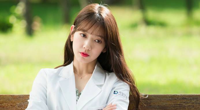 《doctors》里朴信惠这么能打是因为有一双好鞋,关键咱还...