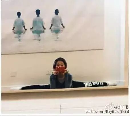 想和刘亦菲杨幂李易峰一样一字马,练瑜伽呀!