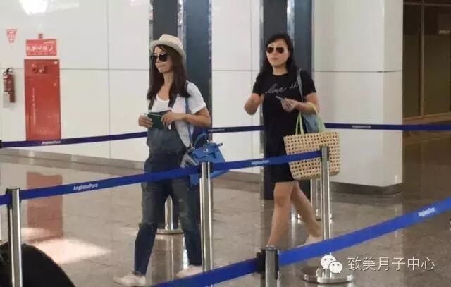 林心如机场照凸肚明显 高龄怀孕注意啥-怀孕期