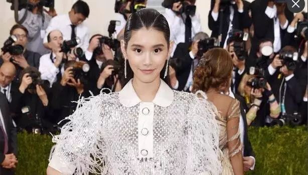 奚梦瑶又去了Met Ball,这次她竟然穿了……